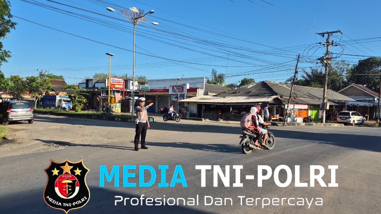 Sat Lantas Polres Tulang Bawang Barat Melaksanakan Pam Rawan Pagi Membantu Kelancaran Masyarakat Yang Akan Beraktivitas