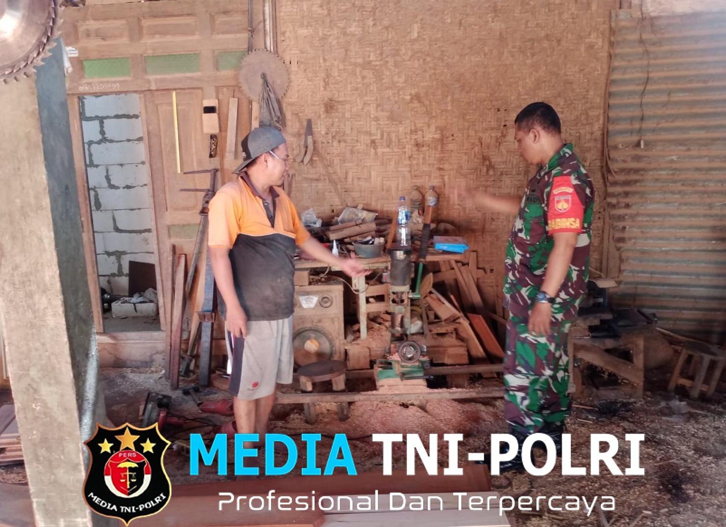 Babinsa Nogosari Dukung UMKM Mebel Jati Cabean, Dorong Produksi dan Pemasaran Digital