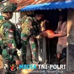 Tali Asih Satgas Yonif 521/DY Pererat Para Tokoh Masyarakat di Kampung Bolakme