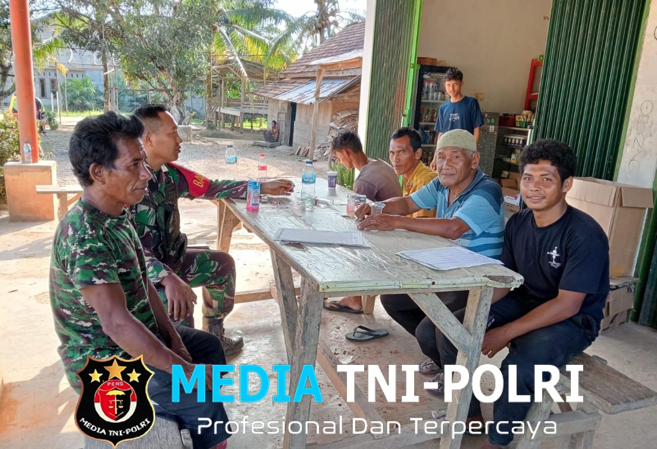 Pererat Hubungan dengan Warga, Babinsa Kopda Warsono Gelar Komsos di Desa