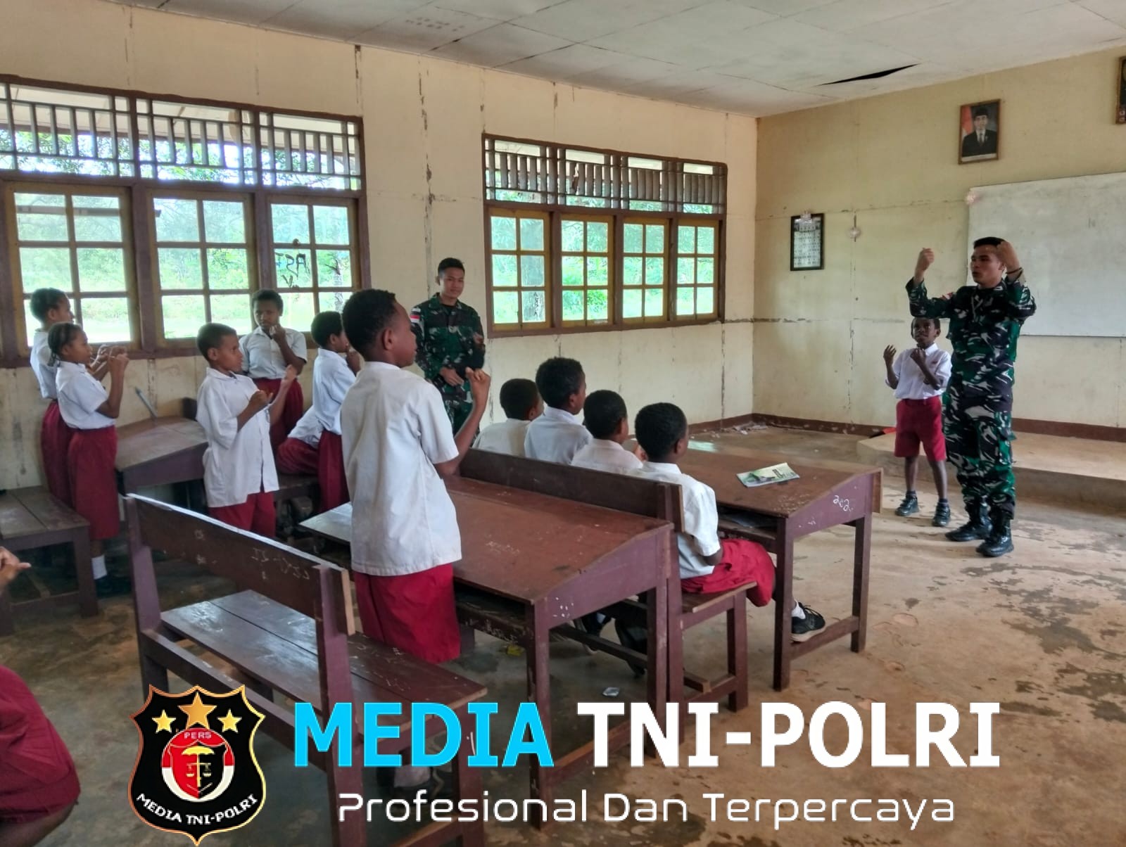 Satgas Kewilayahan Yonif 123/RJW Pos Bade, Berikan Tenaga Pendidikan di SD Memenu