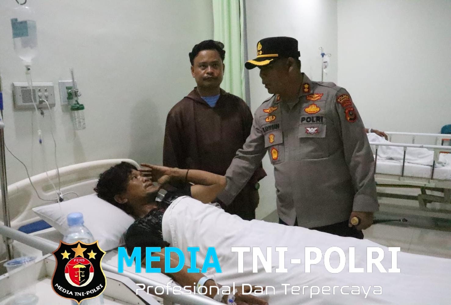 Kapolres Simalungun Jenguk Korban Keributan PT TPL vs Warga Sihaporas, Tegaskan Komitmen Jaga Kedamaian