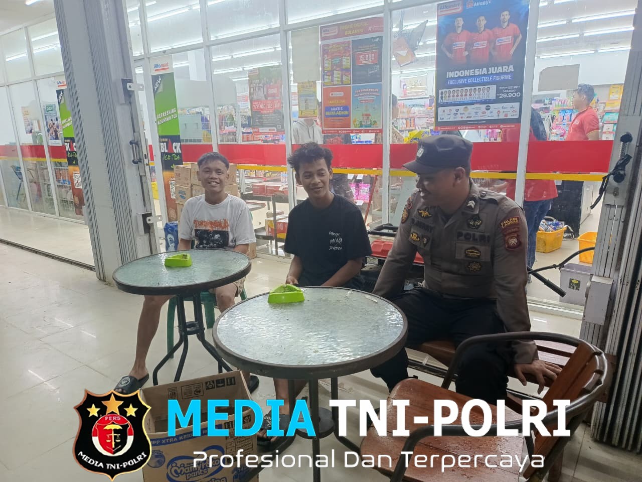 Duduk Bareng Warga, Polisi Air Besar Tunjukkan Patroli yang Humanis