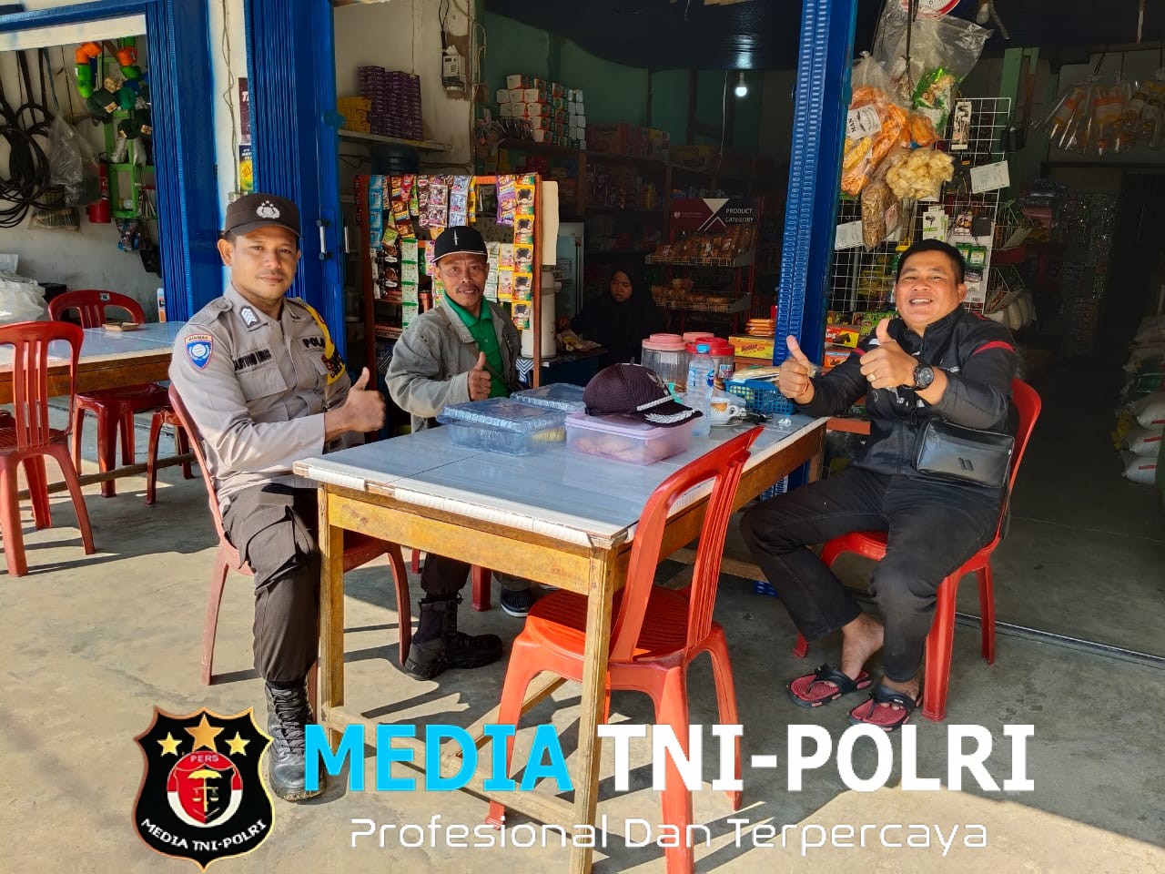 Polisi Sampaikan Pesan Kamtibmas Saat Patroli Siang, Ajak Warga Aktif Jaga Lingkungan