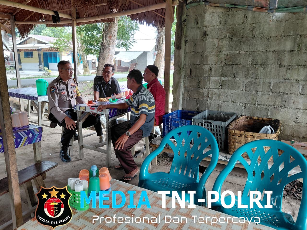 Bhabinkamtibmas Polsek Stabat Sambangi Warga, Sampaikan Pesan Kamtibmas