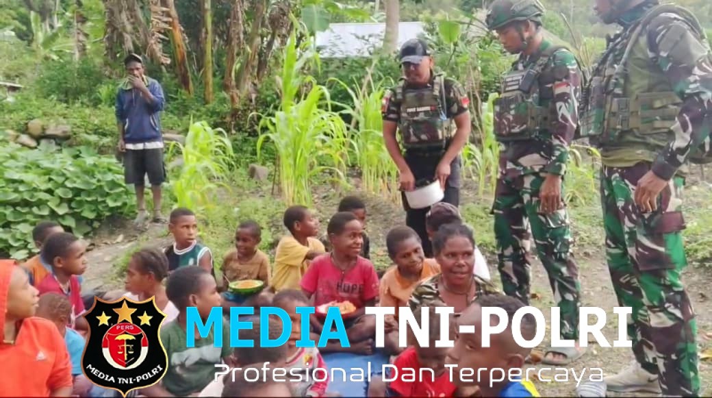 Wujudkan Makan Bergizi Satgas Yonif 521/DY Makan Bersama Anak Papua