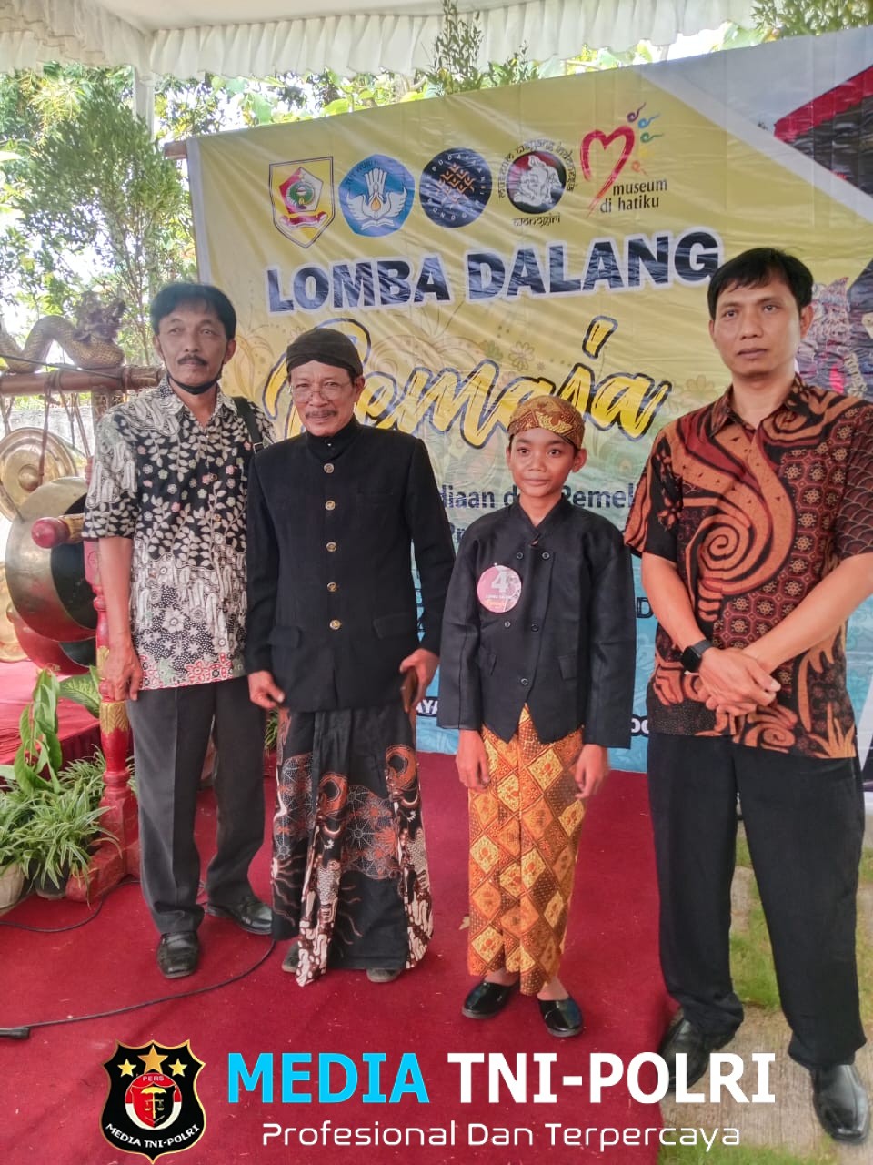 Eko Prasetyo Dalang Remaja Membuat Penonton Dan Dewan Yuri Tersenyum Bangga