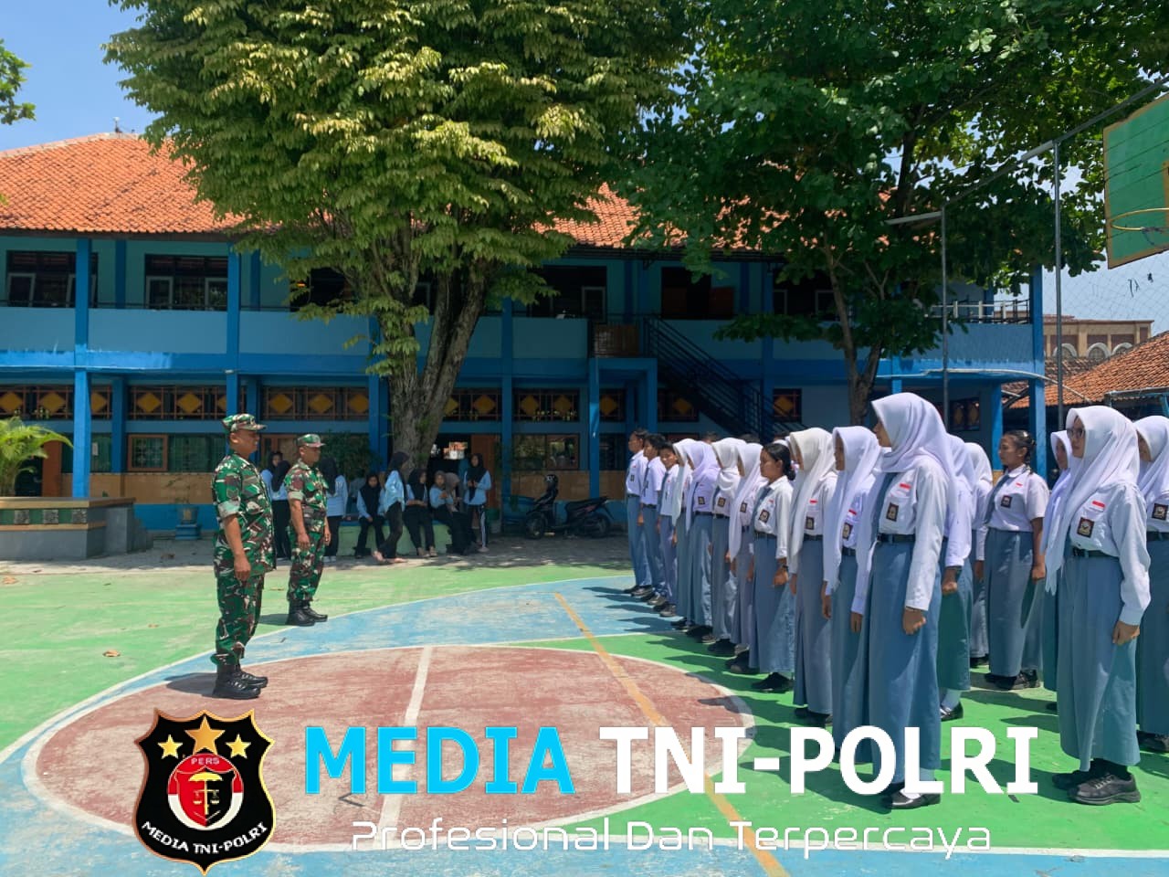 Babinsa Perkenalkan Gerakan Dasar PBB Kepada Siswa SMAN I Sukodono