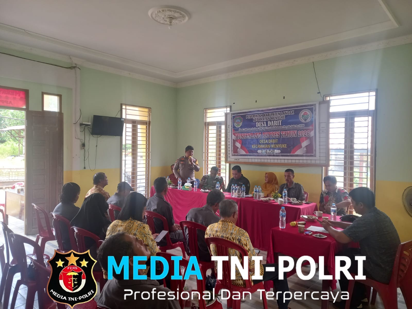 Bhabinkamtibmas Hadiri Musyawarah Desa Desa Darit