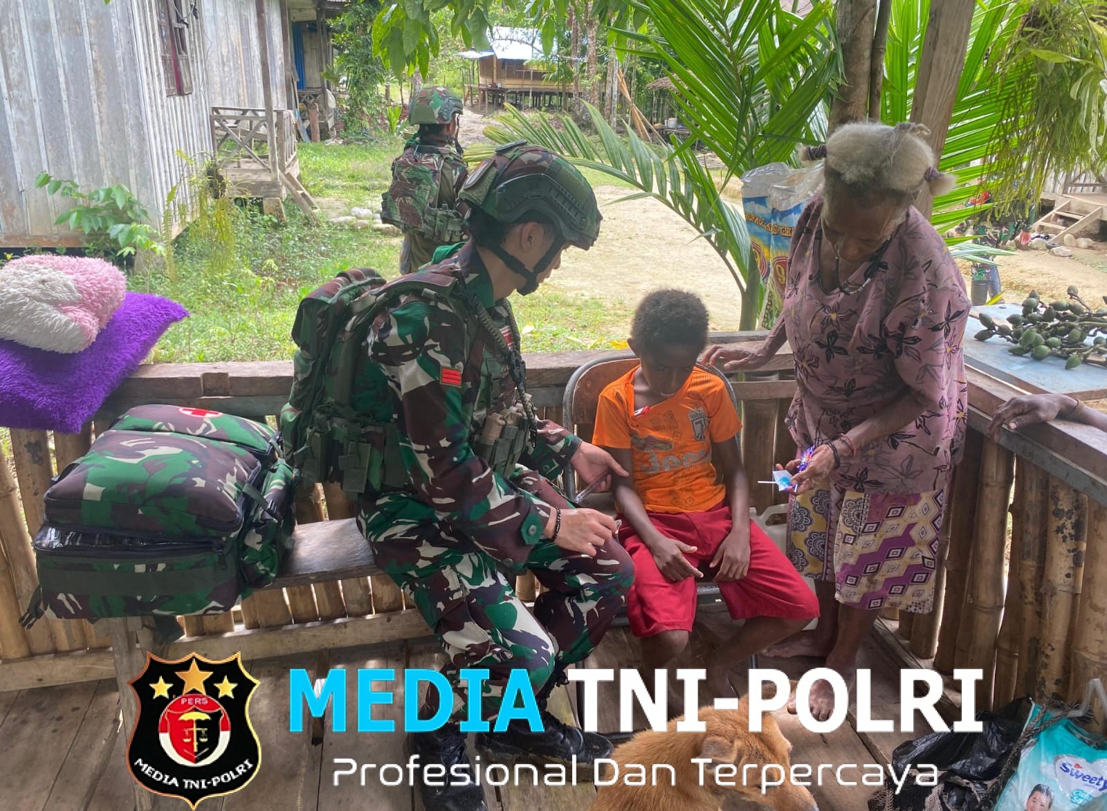 TNI Anjangsana dan Layanan Kesehatan di Kampung Krumkin, Wujud Kepedulian Satgas Yonif 751/VJS kepada Warga Perbatasan