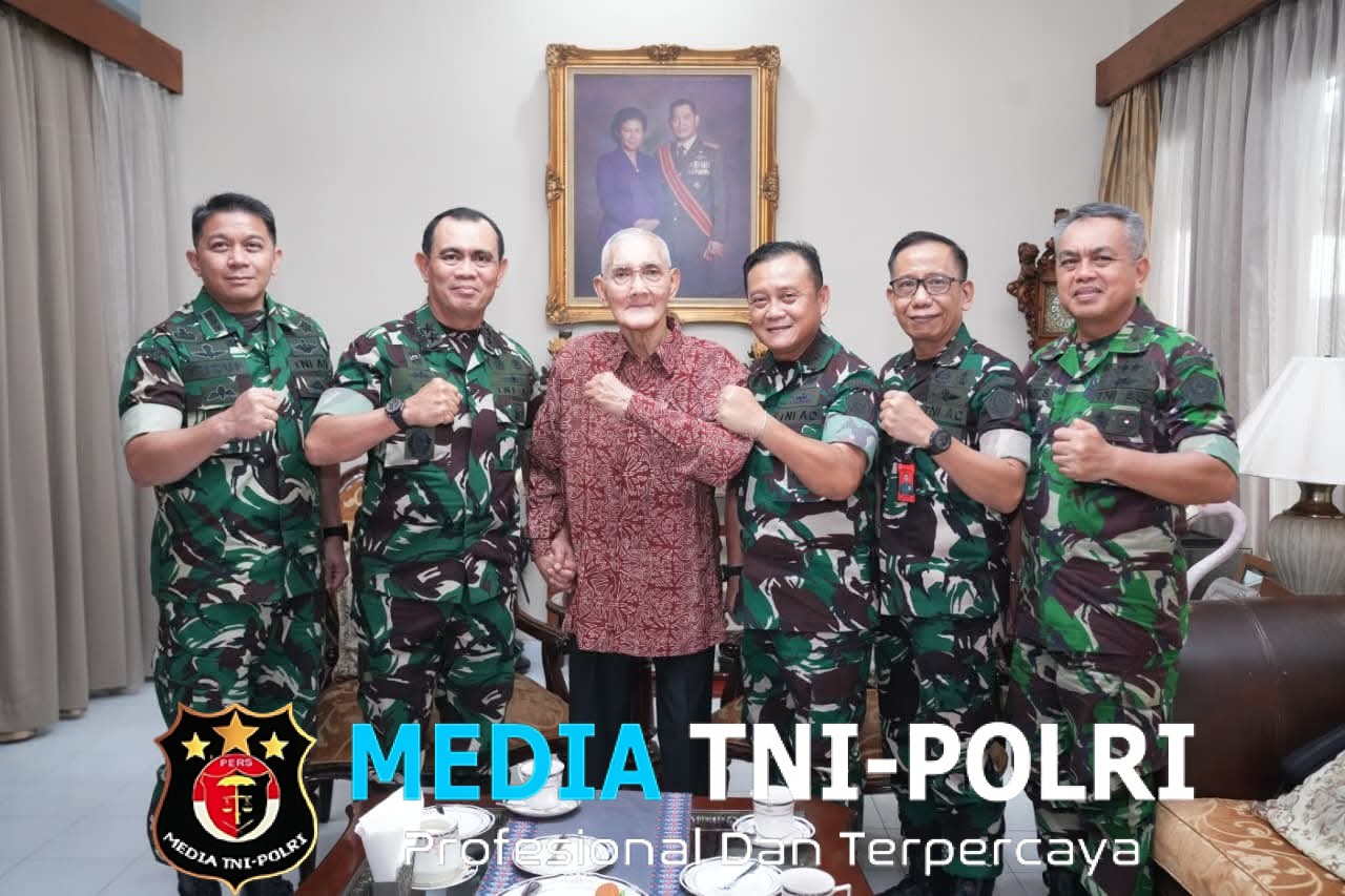 Anjangsana TNI ke Jenderal TNI (Purn) Try Sutrisno Kita Tidak Boleh Melupakan Persatuan