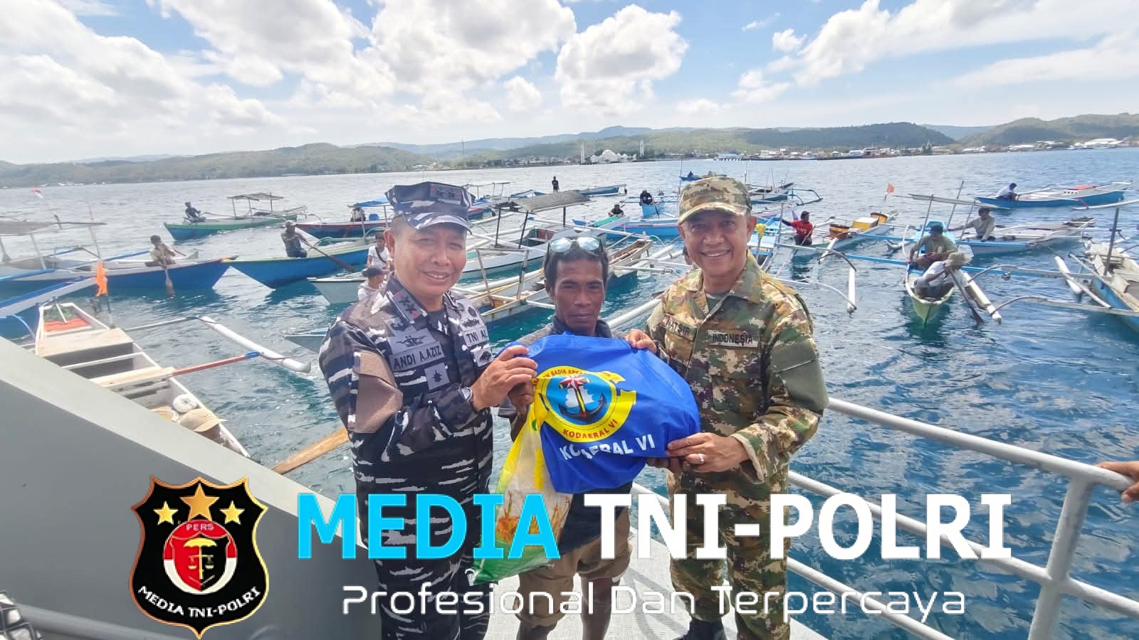 Tidak Main-Main Baksos Kodaeral VI bagikan Sembako Kepada Nelayan Selayar di Tengah Laut