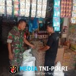 Pantau Stabilitas Harga, Babinsa Koramil 08/Lsk Turun ke Pasar Kuta Lhoksukon