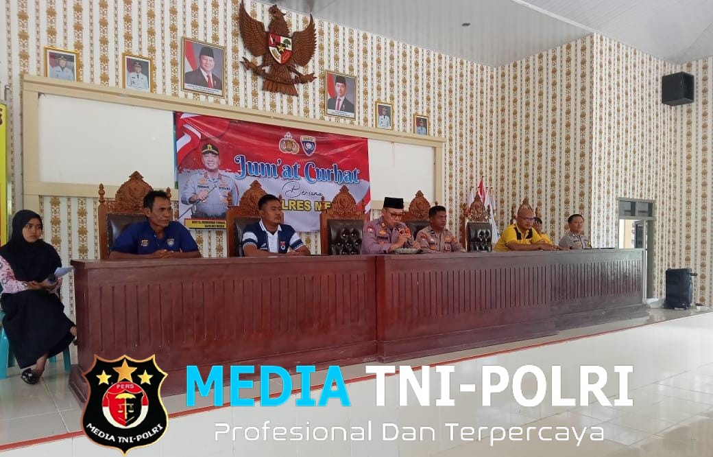 Sat Binmas Polres Mesuji Gelar Jumat Curhat Serta Bagikan Bansos kepada Masyarakat