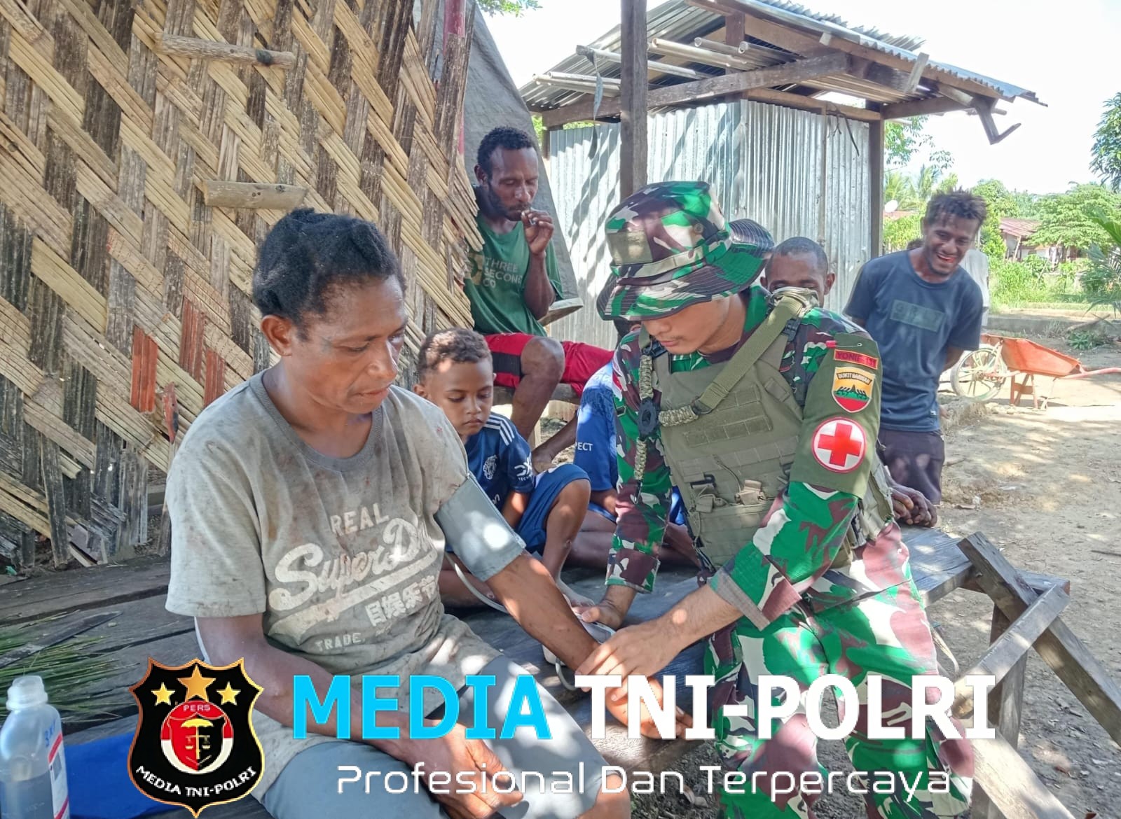 Satgas Yonif 131/Brajasakti Gelar Pelayanan Kesehatan di Kampung Mosso