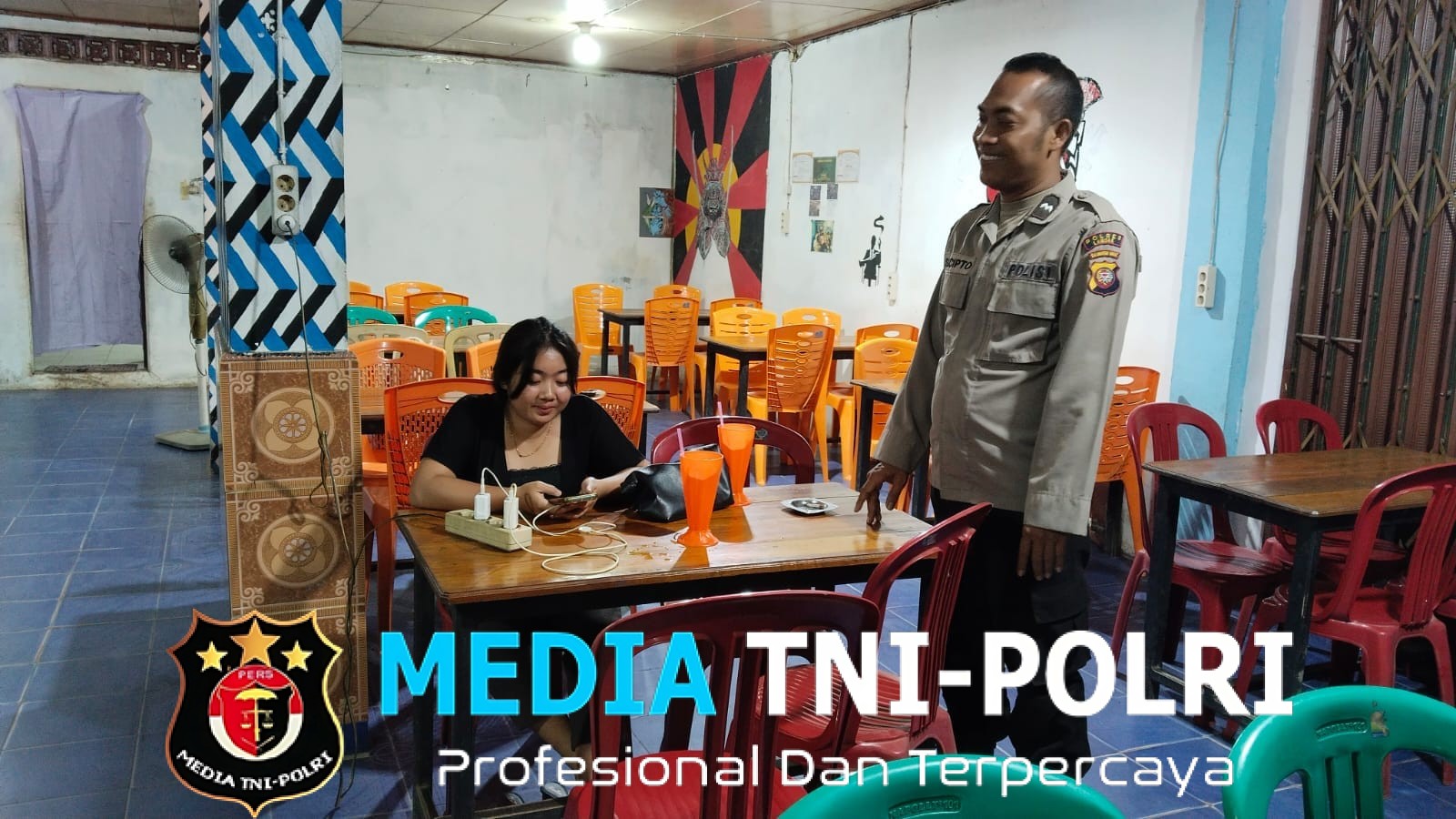 Patroli Malam, Polisi Sapa Warga di Warkop dan Tempat Nongkrong