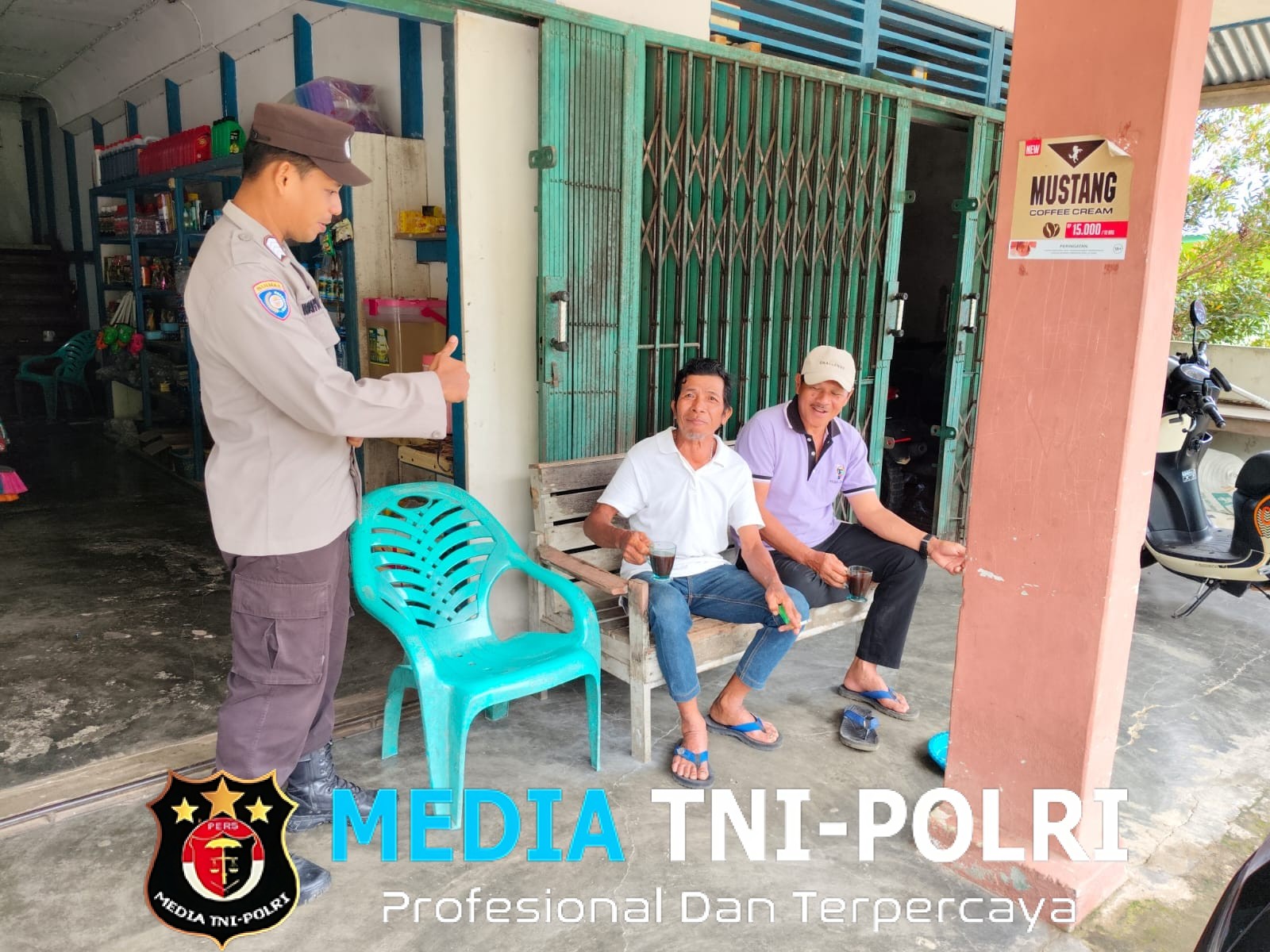 Sapa Warga di Warung, Polisi Tebar Rasa Aman Lewat Patroli Siang