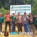 Wakili Kapolsek Kuala Behe Kanit Binmas Hadiri HUT IWO Kab. Landak Kegiatan  Menanam Bibit Pohon di Sekolah Alam Dusun Leban Desa Nyayum