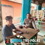 Ngobrol Santai Sambil Memberikan Pesan Kamtibmas Oleh Personil Polsek Ngabang