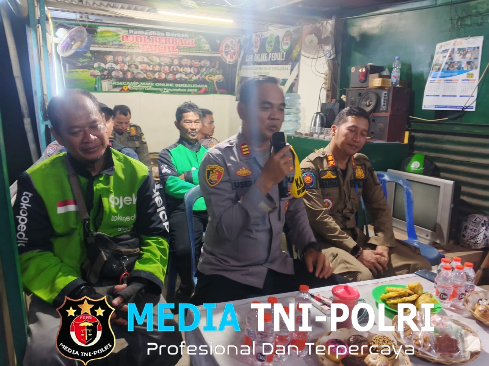 Kapolsek Setu Jalin Silaturahmi dan Sampaikan Pesan Kamtibmas kepada Komunitas Ojek Online