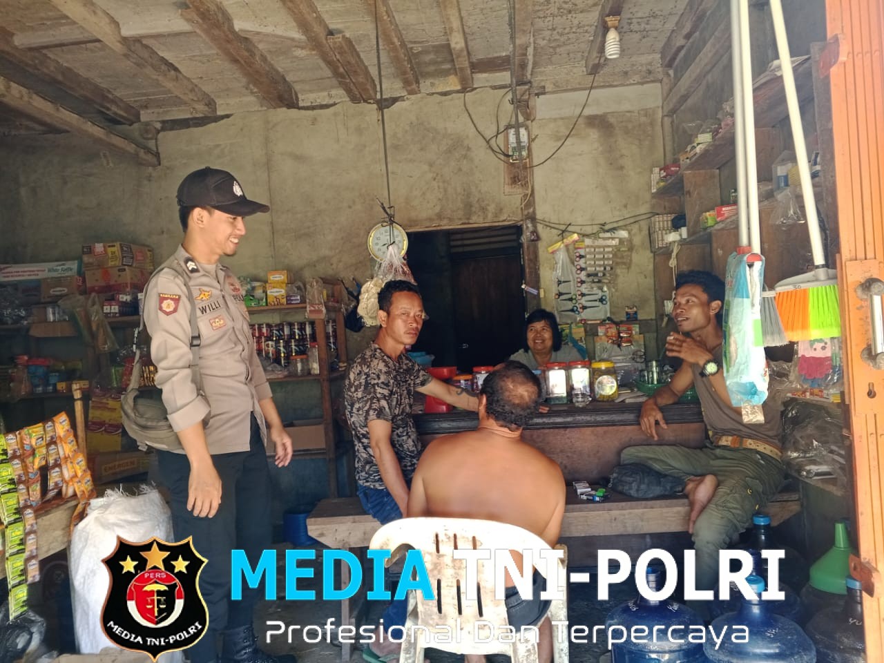 Patroli Dialogis, Polsek Air Besar Pererat Silaturahmi dengan Masyarakat