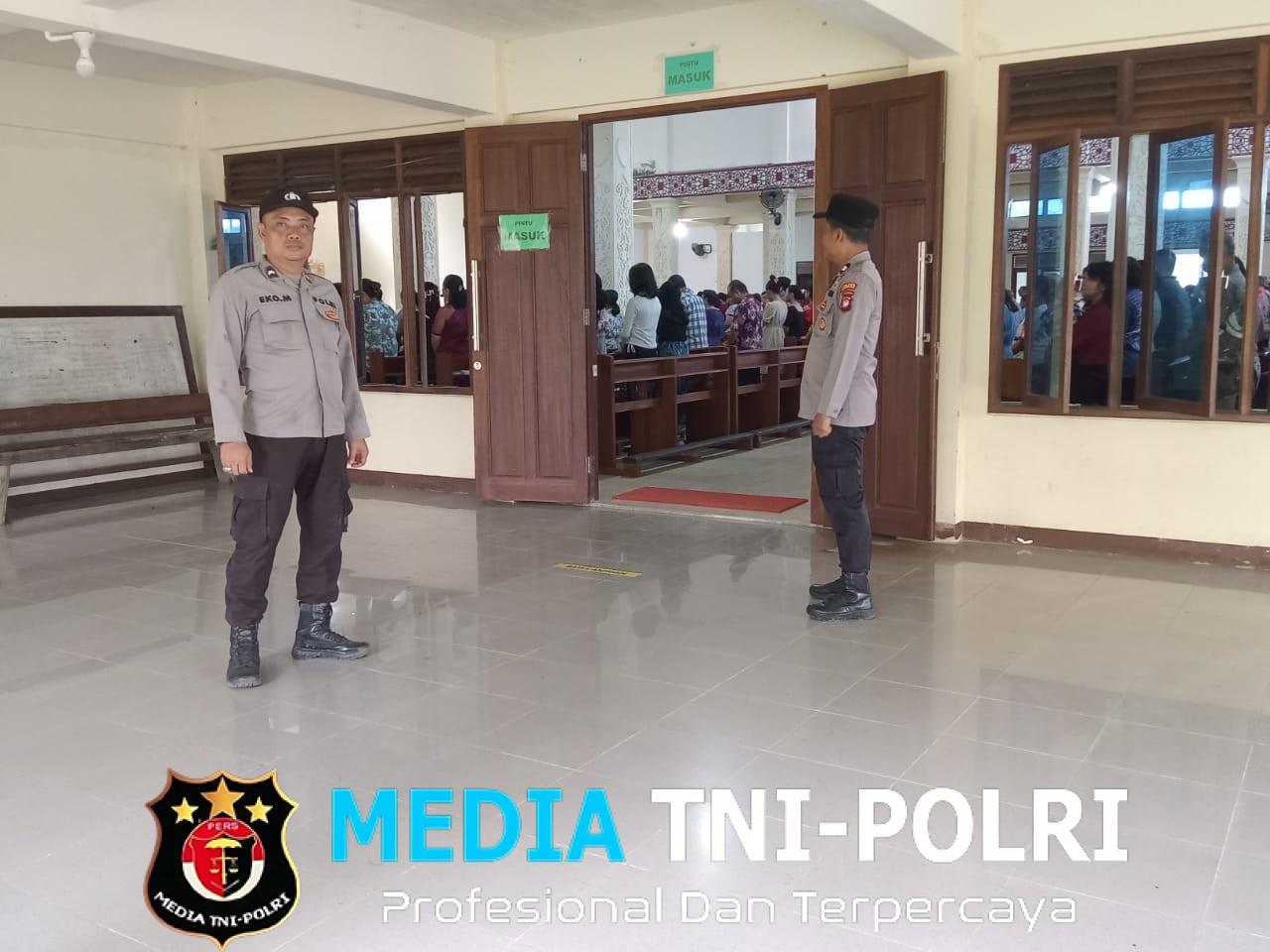 Samapta Polsek Menyuke Lakukan Pengamanan Misa Hari Minggu Biasa