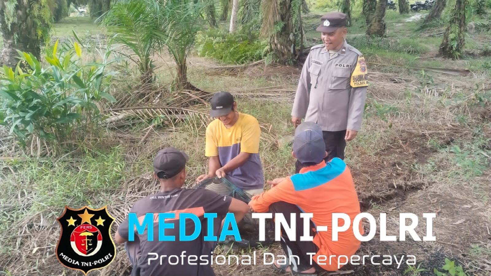 Bhabinkamtibmas Sambang Desa Binaan Dan Sampaikan Pesan Kamtibmas