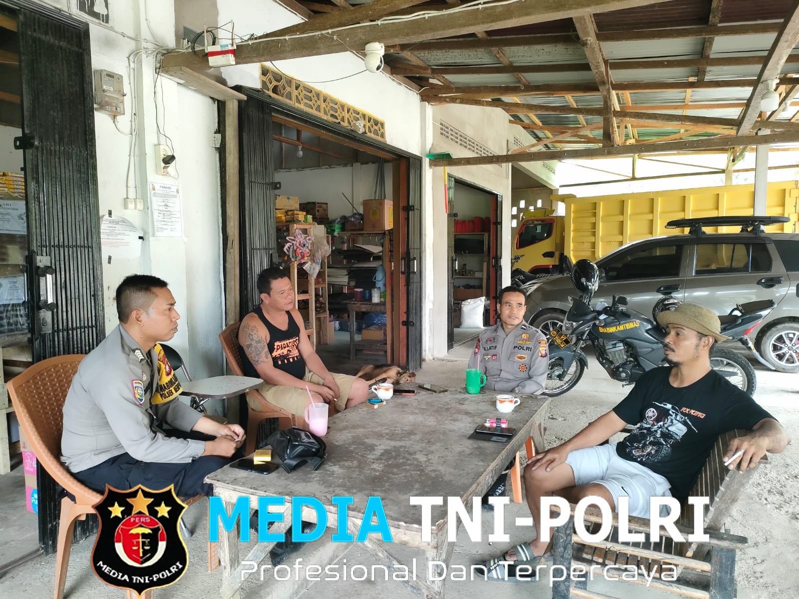 Bripka Hamdan Sambangi Warga Desa Binaan Titipkan Pesan Kamtibmas