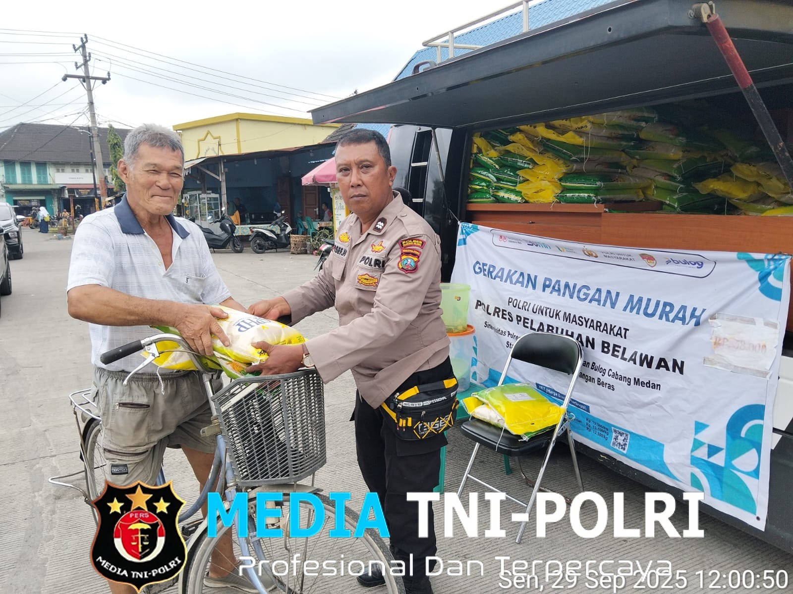 Polres Pelabuhan Belawan Gelar Gerakan Pangan Murah Polri, Jual 1 Ton Beras SPHP di Belawan II