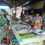 Pantau Ketersediaan dan Harga, Babinsa Lakukan Cek Sembako di Tanah Pasir