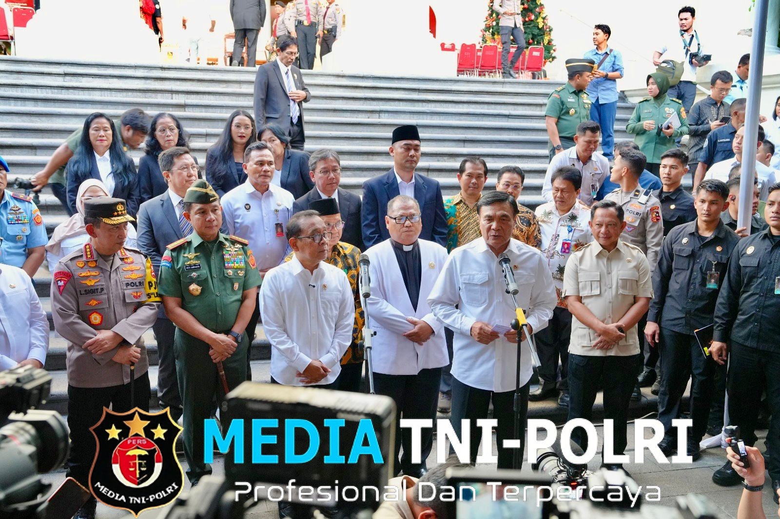 Mendagri Bersama Sejumlah Menteri Pantau Kesiapan Ibadah Malam Natal 2025 di Jakarta