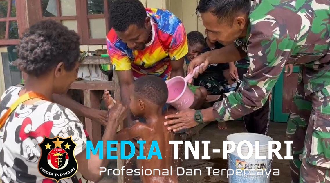 TNI Ajarkan Hidup Bersih & Rawat Anak Cacar di Kampung Beringin, Bukti Kepedulian hingga Pintu Rumah