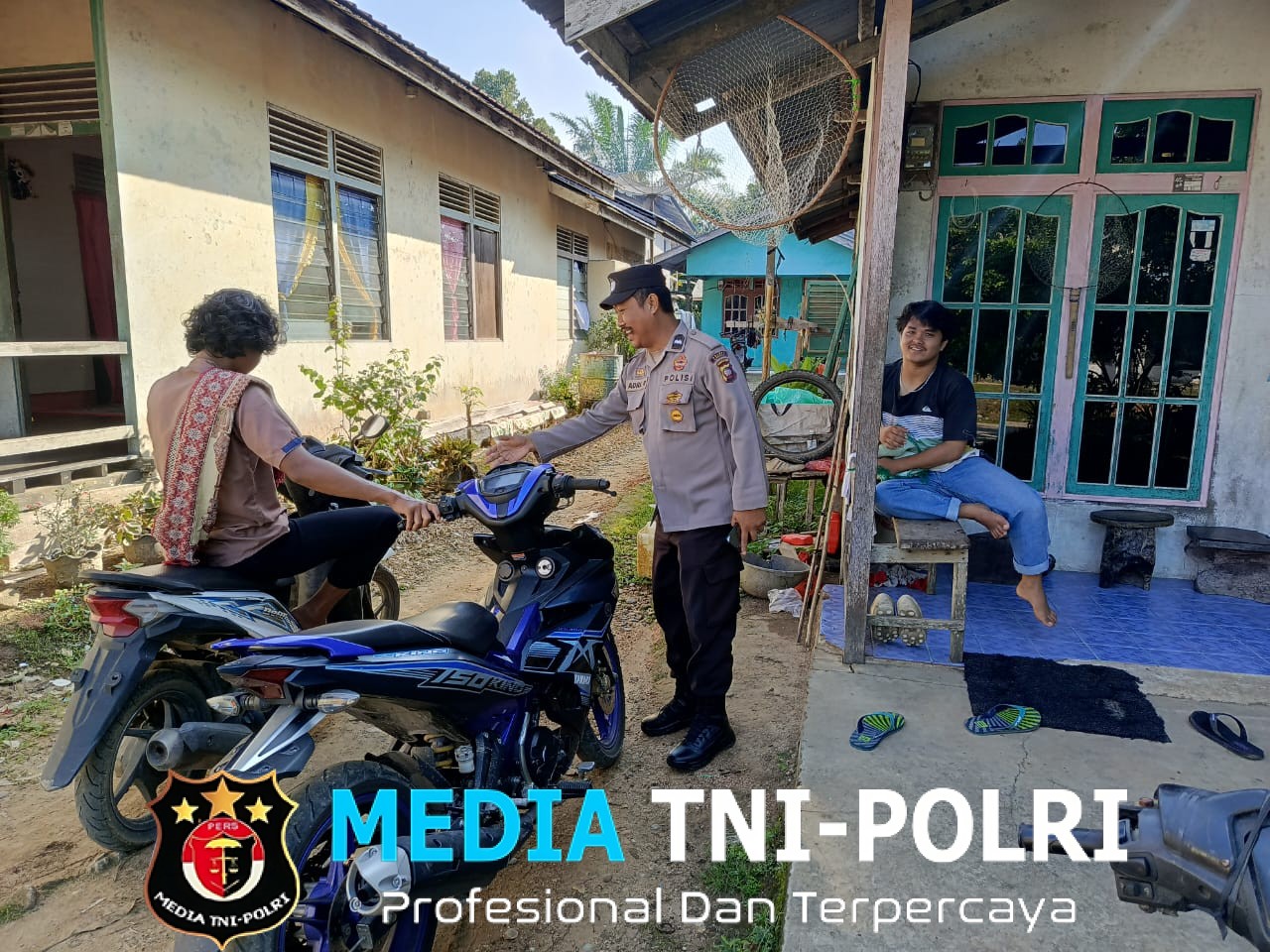 Polsek Air Besar Sambangi Warga dalam Patroli Siang untuk Cegah Gangguan Kamtibmas