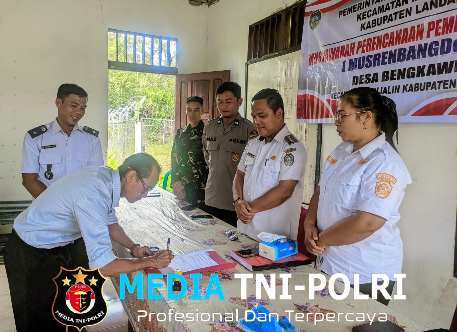 Bhabinkamtibmas Polsek Menjalin Hadiri Musrenbangdes 2026, Wujud Sinergi Jaga Kamtibmas