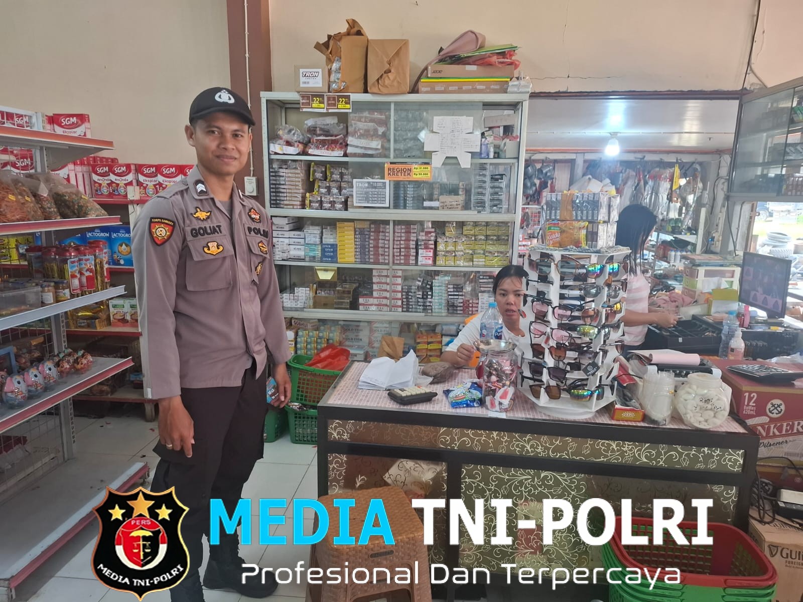 Gelar Patroli Rutin, Personel Polsek Kuala Behe Sampaiman Himbauan Kamtibmas Kepada Warga