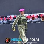 Danpasmar 1 Pimpin Langkah Defile Kontingen TNI AL Pada Geladi Upacara HUT Ke 80 TNI