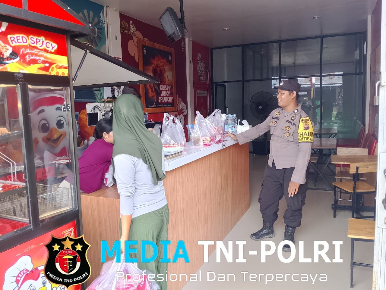 Sapa Pedagang hingga Warga Desa, Polisi Hadir Sebagai Sahabat Masyarakat