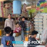 Sambil Berpatroli Personil Polsubsektor Jelimpo Terus Gencarkan Sosialisasi Tangkal Paham Radikalisme Masuk Ke Desa