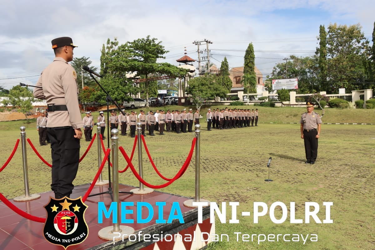 Kapolres Lampung Utara Pimpin Upacara Pengabdian dan Pemberian Reward Kepada Personel