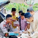 Jumat Berkah, Polsek Trimurjo Bagikan 200 Nasi Kotak Usai Salat Jumat Wujud Kepedulian dan Kebersamaan