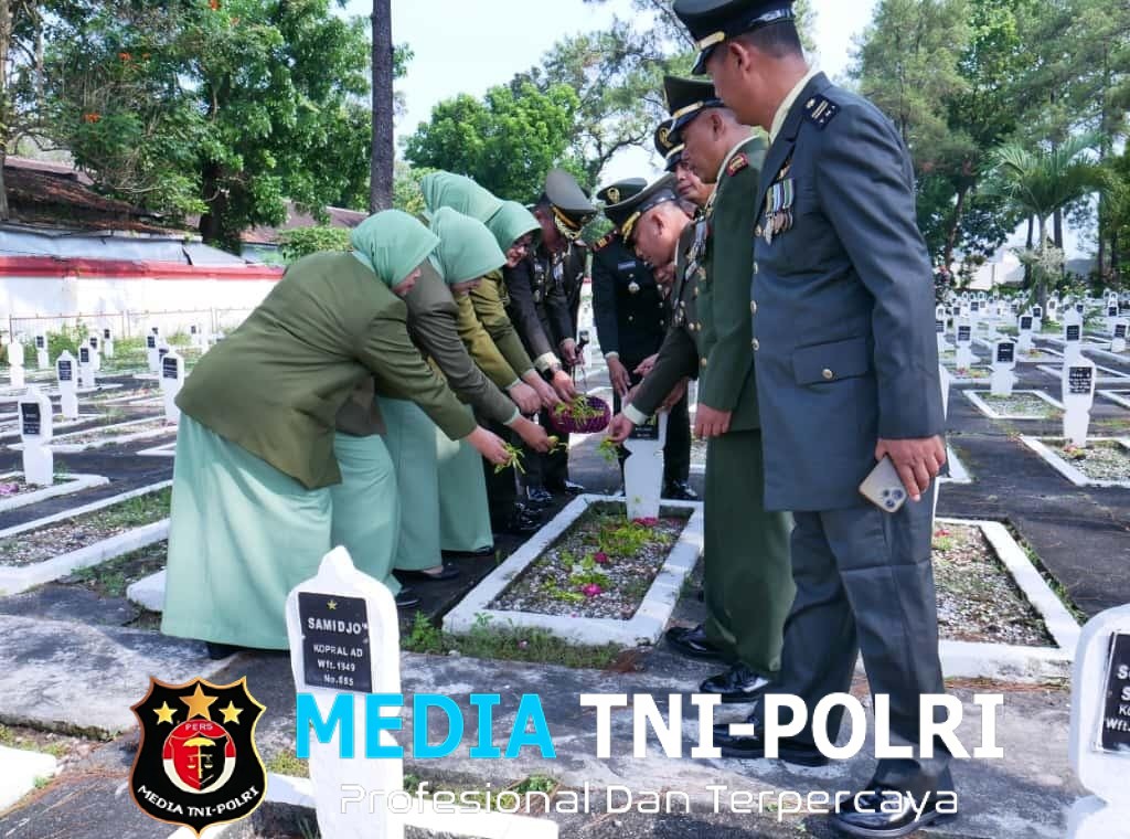 Ziarah Nasional Di TMP Raden Wijaya, Momentum HUT Ke 80 TNI Untuk Mengenang Jasa Pahlawan