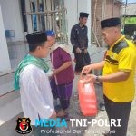 Jumat Berkah, Polsek Lambu Kibang Bagikan Nasi Kotak Usai Salat Jumat, Wujud Kepedulian dan Kebersamaan