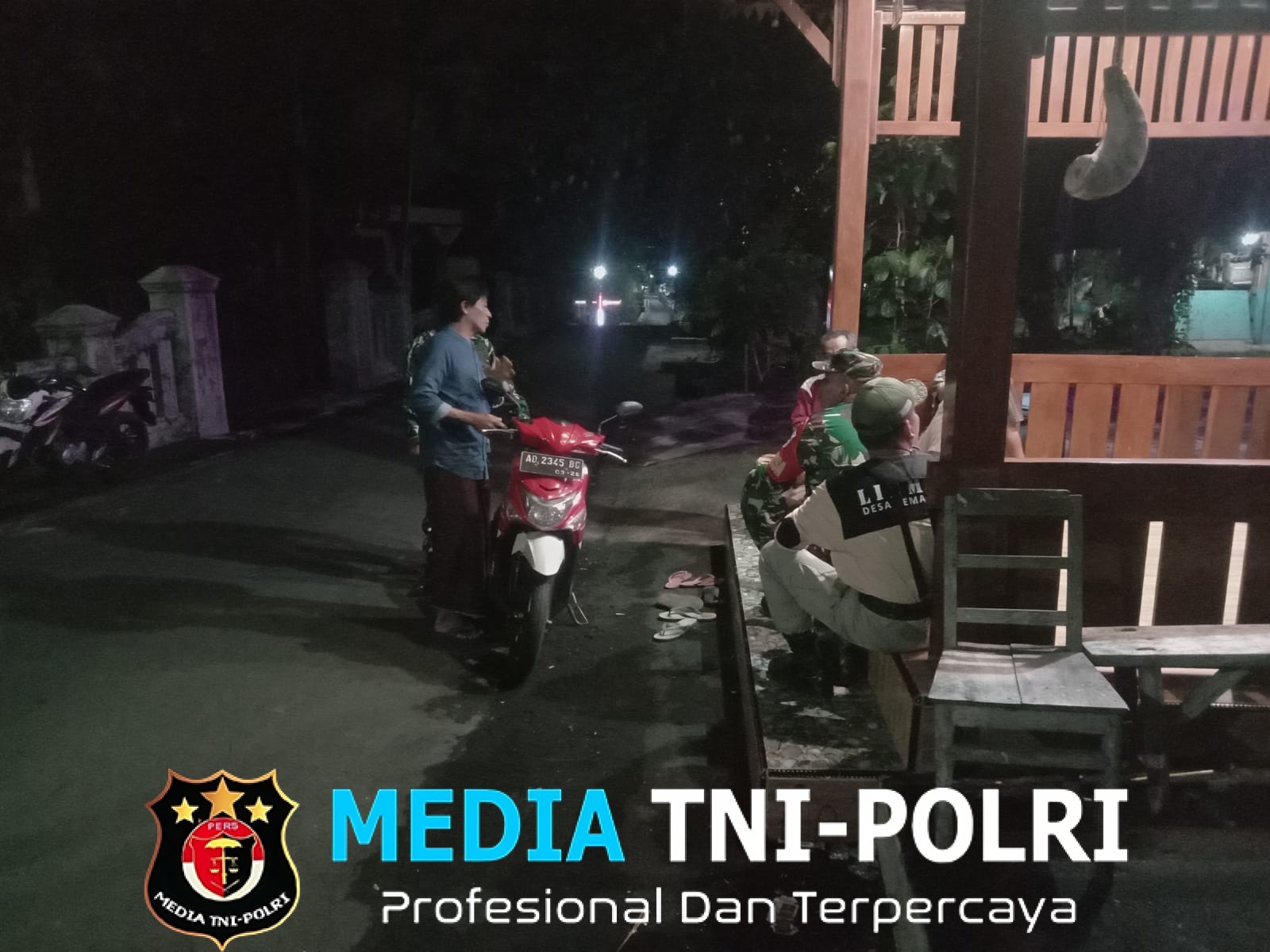 Babinsa Sambi Bersama Linmas Gelar Patroli Perkuat Keamanan Wilayah