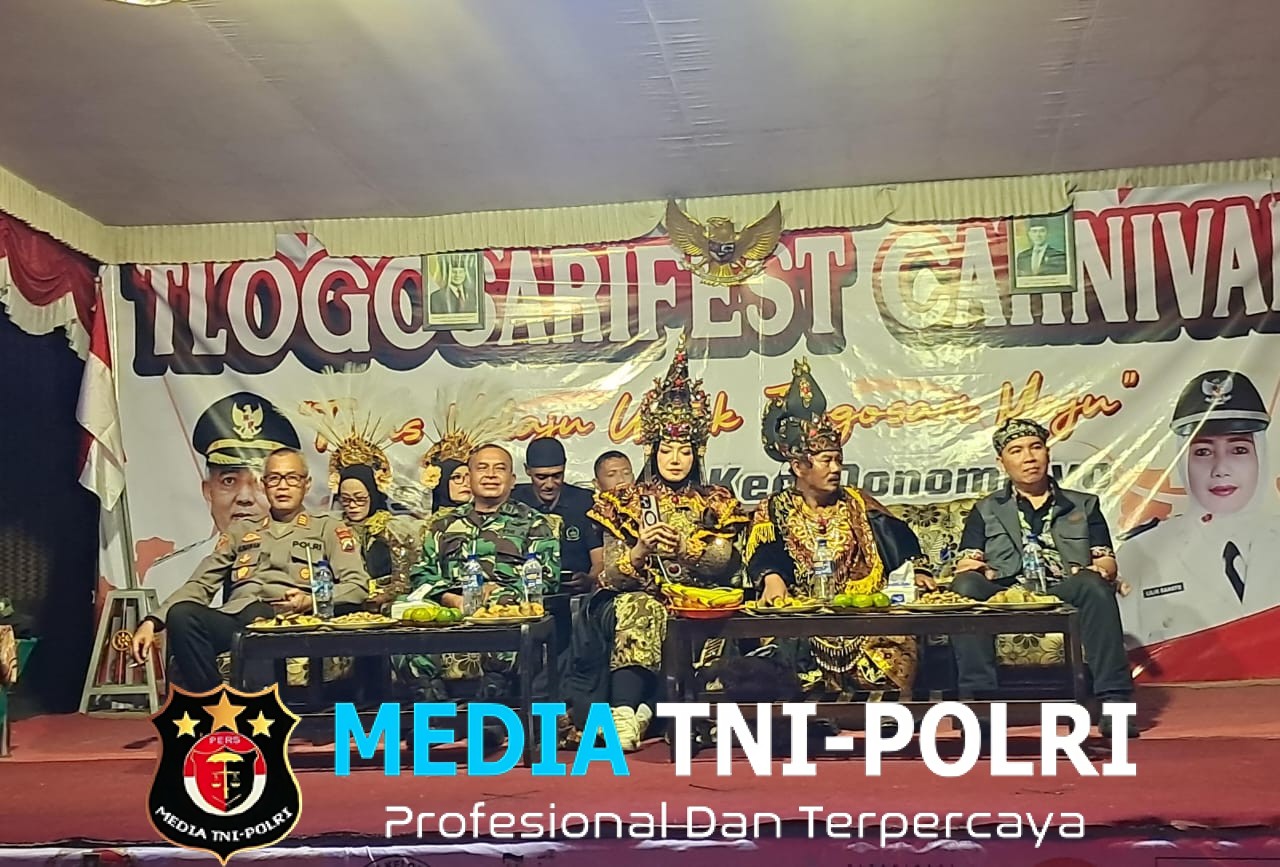 Kapolsek Donomulyo dan Danramil 0818/11 Pimpin Langsung Pengamanan Tlogosarifest Carnival 2025, Wujud Sinergi TNI–Polri Dukung Tradisi Budaya Bersih Desa Tlogosari
