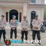 Pengamanan Ibadah Minggu Di Gereja Oleh Personil Polsek Ngabang Terpantau Aman Kondusif