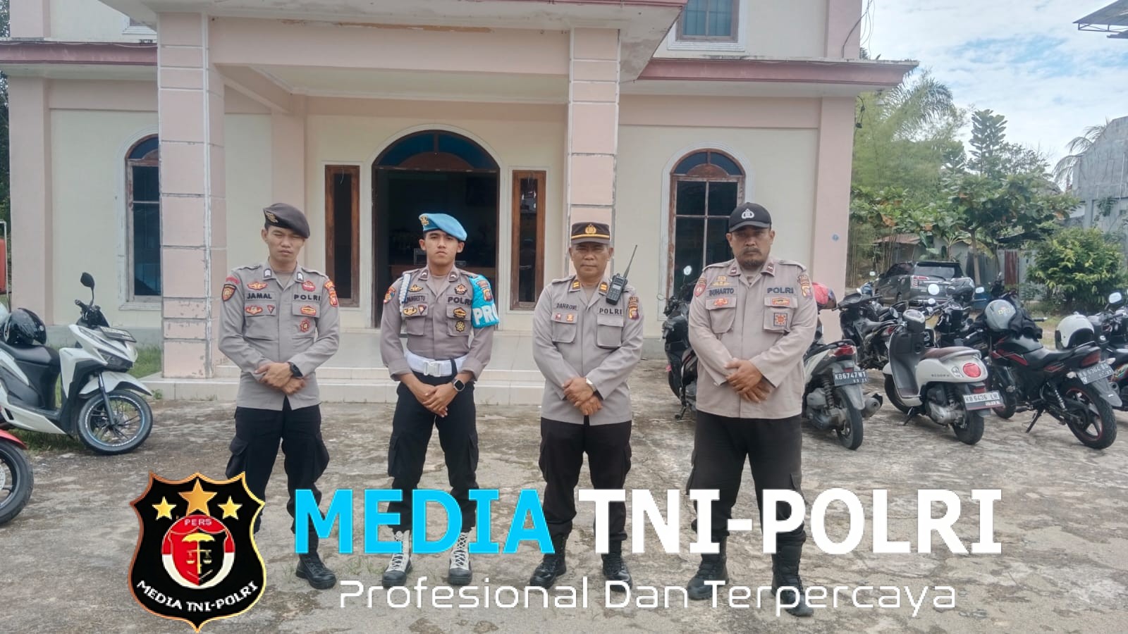 Pengamanan Ibadah Minggu Di Gereja Oleh Personil Polsek Ngabang Terpantau Aman Kondusif