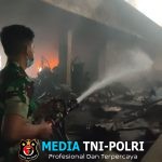 Kebakaran Pasar Kota Wonogiri, Anggota TNI Kodim Wonogiri Turut Berjibaku Padamkan Kobaran Api