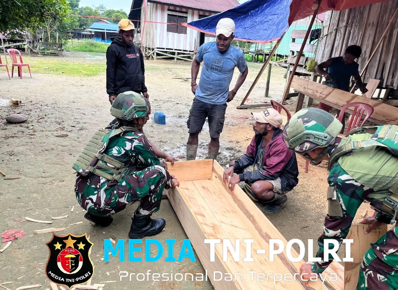 Solidaritas Sosial Satgas Yonif 521/DY Bantu Prosesi Pemakaman Masyarakat Yang Meninggal Dunia Kampung Muaranawa