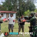 Satgas Yonif 700/Wyc Melaksanakan Safari Honai dan Berbagi Beras di Kampung Wuloni