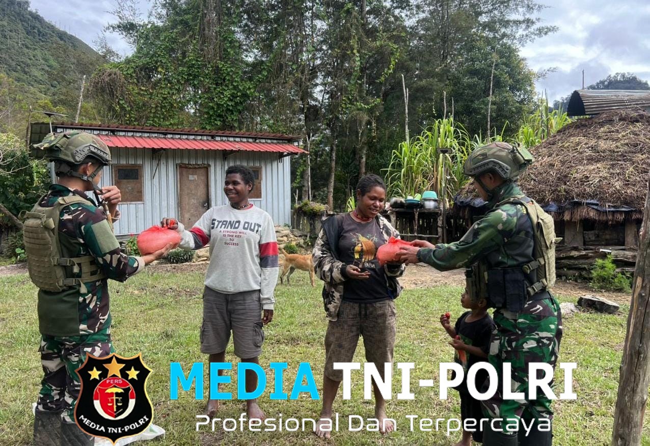 Satgas Yonif 700/Wyc Melaksanakan Safari Honai dan Berbagi Beras di Kampung Wuloni